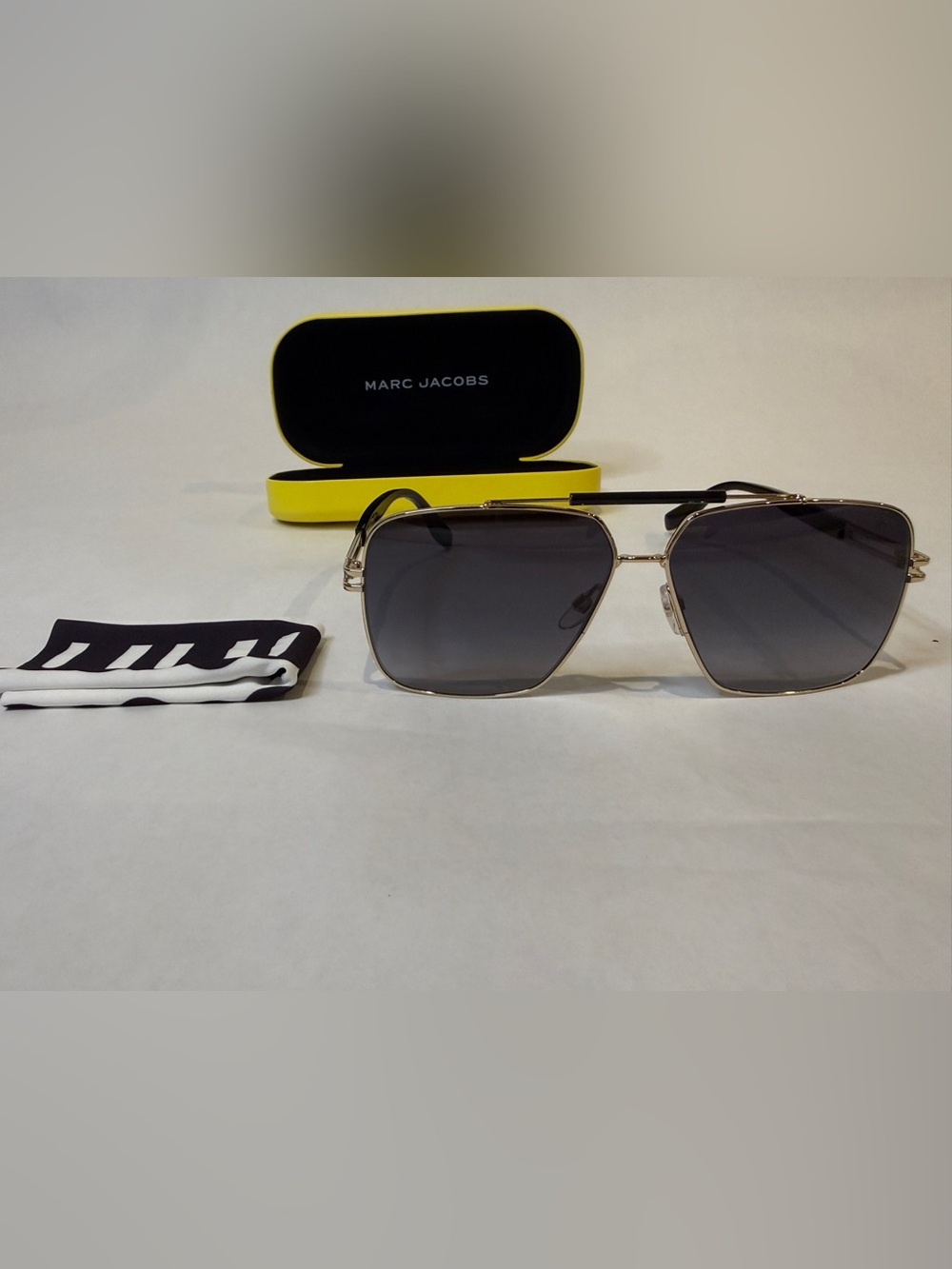 Marc Jacobs Unisex Gold Frame Black Gradient Lens Sunglasses